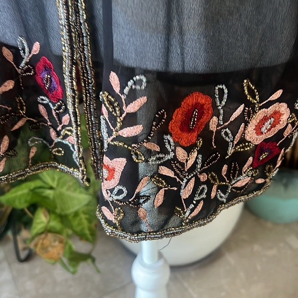 Sheer beaded crochet ladies top vintage small/medium black with floral crochet - Picture 15 of 16